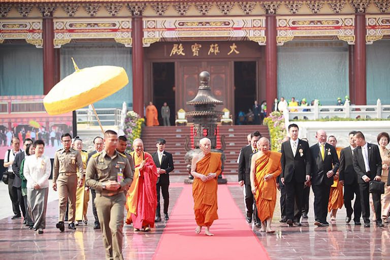 สมเด็จพระสังฆราชฯ เสด็จไปสถาบันพุทธศาสนาเถรวาทมหายาน โฝวกวงซันไท่หวงซื่อ ทรงเจิมพระพุทธปฏิมาประธานวิ…