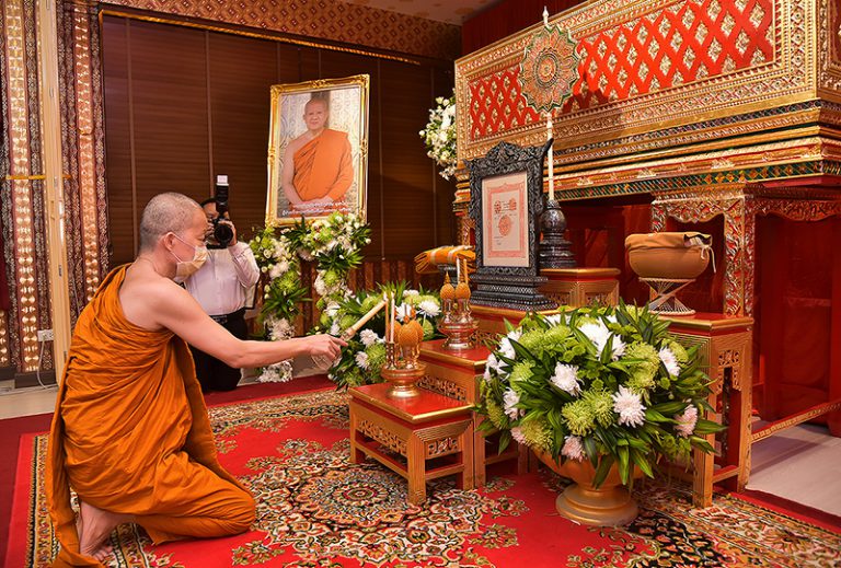 มมร เป็นเจ้าภาพในการสวดพระอภิธรรม พระครูวิบูลศีลขันธ์ (จำรัส อุฬาโร) ผู้ช่วยเจ้าอาวาสวัดสัมพันธวงศ์ …