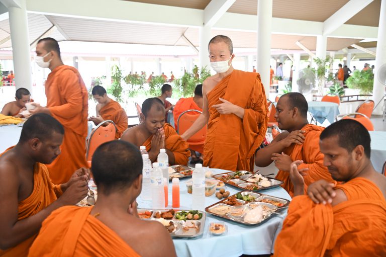 อธิการบดีเปิดโครงการ “โภชเน มตฺตญฺญุตา” ถวายภัตตาหารแก่พระนักศึกษา – พระบุคลากร