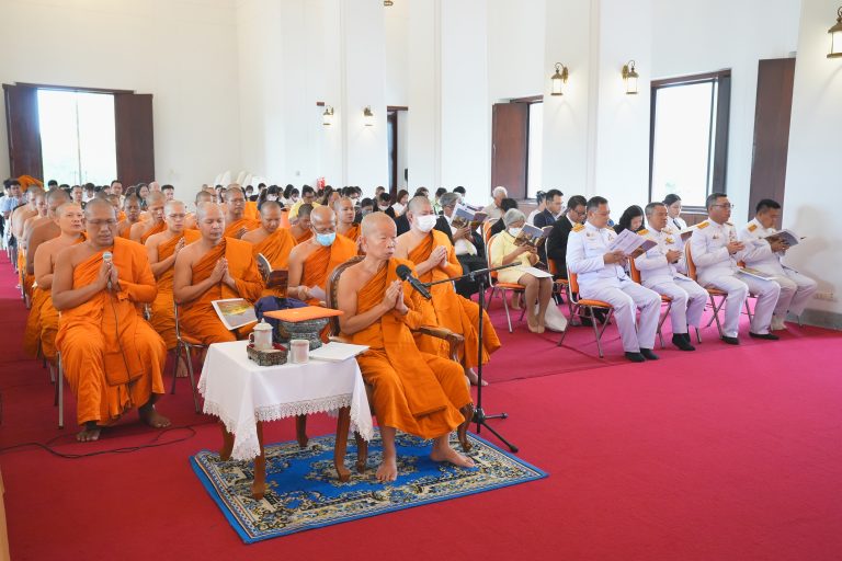 มมร จัดพิธีเจริญพระพุทธมนต์ถวายพระพรชัยมงคลแด่พระบาทสมเด็จพระเจ้าอยู่หัว เนื่องในโอกาสพระราชพิธีมหาม…